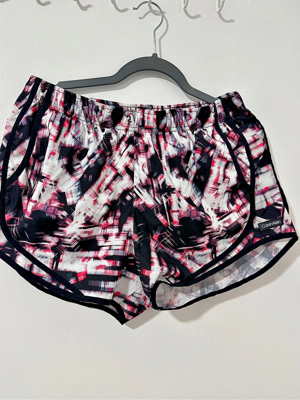 Calvin Klein Abstract Athletic Shorts in Black & Pink Size Medium Like08